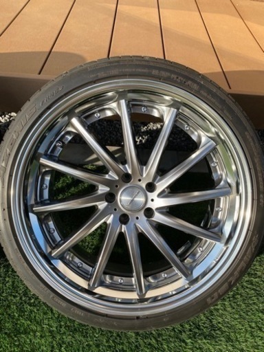 車のパーツ タイヤ、ホイール