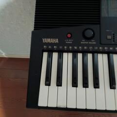 値下げ０円  ヤマハ YAMAHA 電子ピアノ楽器  下の棚は付きません。の画像