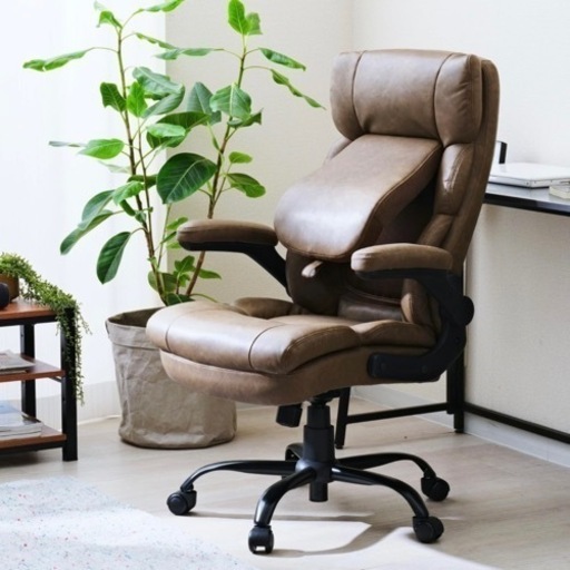 ドウシシャ 可動式ランバーサポートチェア 腰痛防止 疲れない 背当てクッション レザー調 合革 肘 跳ね上げ 背もたれ ハイバック クッション 厚め テレワーク お尻が痛くならない 椅子 パソコンチェア ブラウン