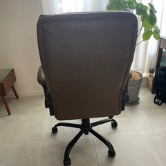 ドウシシャ 可動式ランバーサポートチェア 腰痛防止 疲れない 背当てクッション レザー調 合革 肘 跳ね上げ 背もたれ ハイバック クッション 厚め テレワーク お尻が痛くならない 椅子 パソコンチェア ブラウンの画像