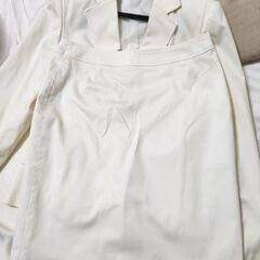 白いレディーススーツ セット未使用の画像