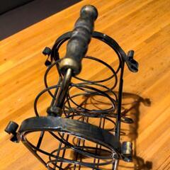 ワインラック、金属製の画像