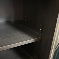 ガラス扉付き木製棚の画像