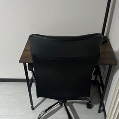 机、椅子、照明3点セットの画像