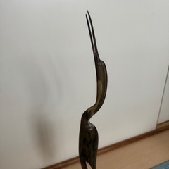 水牛の角でできた鶴の置物の画像