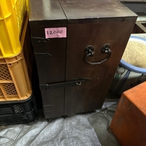 年代物　キャスター付き収納箱