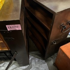 年代物　キャスター付き収納箱の画像