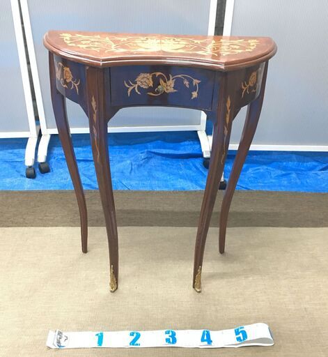 EA282)サイドテーブル アンティーク調 エジプト輸入品 幅：約61cm 高さ：約74cm 奥行：約36cm 中古品【取りに来られる方限定】