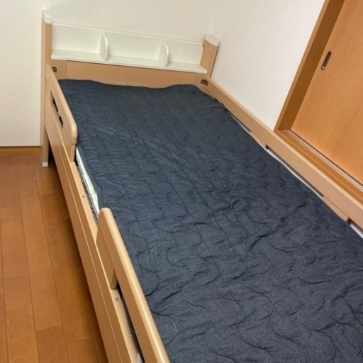シングルベッド二つ　　　二段ベッドになります。
