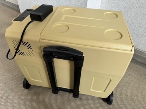 ローラー付きポータブル冷蔵冷凍庫【約40L】