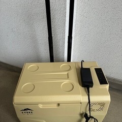 ローラー付きポータブル冷蔵冷凍庫【約40L】