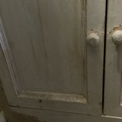 アンティークっぽい家具　チェストの画像