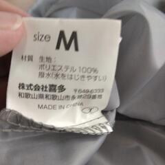 ［お値下げしました］〔代理投稿〕未使用品　服/フード付き薄手のヤッケ3枚組　グレーの画像