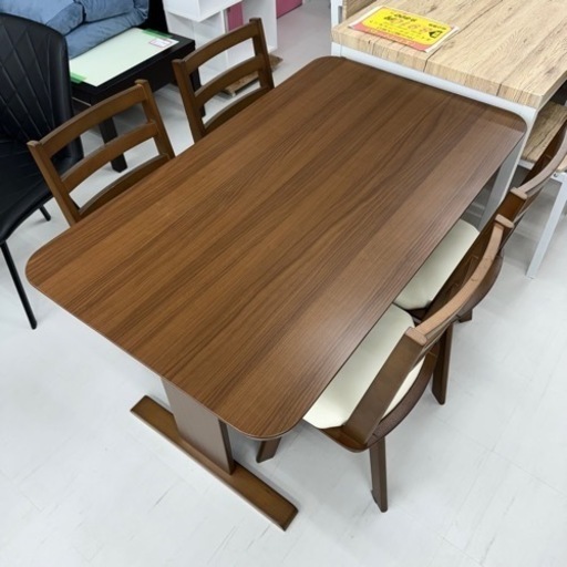 【超美品‼️】定価47,900円♪ ニトリ 120cm幅4人掛けダイニングテーブルセット 回転チェア 木目調ミドルブラウン♪