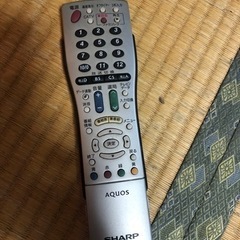 終わりました】【値下げしました】20V シャープ AQUOS 液晶カラーテレビ