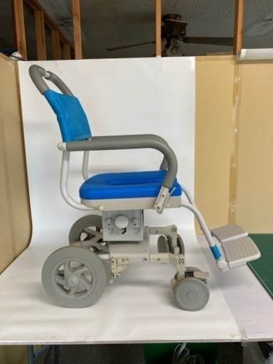 (ウチヱ)入浴用車椅子「くるくるチェアD」 U形シート(品番：KRU-174)