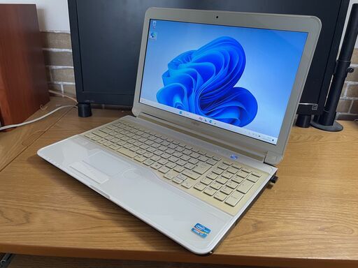 ノートパソコン Fujitsu LIFEBOOK AH77/G