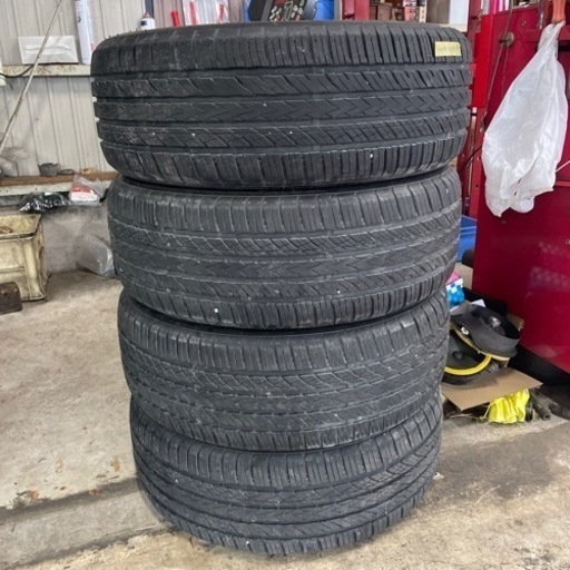 車のパーツ タイヤ、ホイール