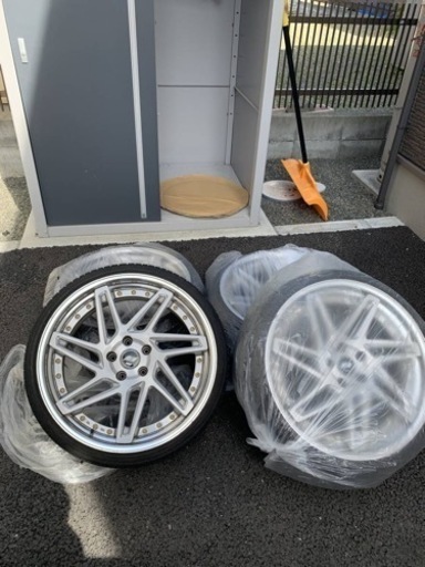 車のパーツ タイヤ、ホイール