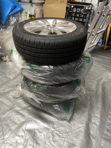 車のパーツ タイヤ、ホイール