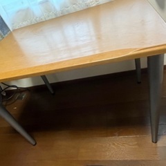 イトーキ　クレビオ　シンプルな机です