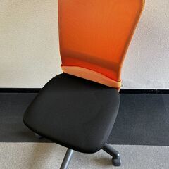 オフィスデスクの画像