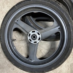 車のパーツ タイヤ、ホイール