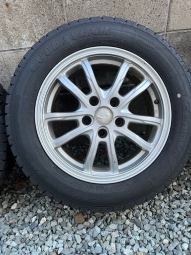 車のパーツ タイヤ、ホイール