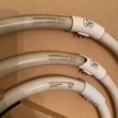 差し上げます　蛍光灯　３つセット　照明ライト蛍光ランプTOSHIBA NEC東芝の画像