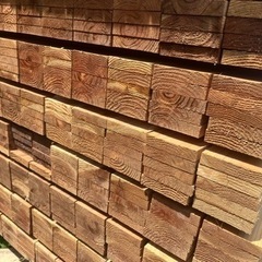 【格安】杉貫材　未乾燥材　4000×18×90 1束5本入！丁張り、下地材、DIYなどに。在庫150束ありますので複数の方へ販売できます。の画像