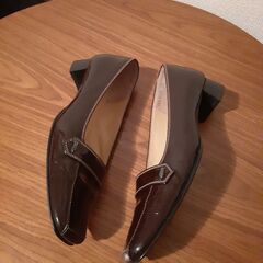 【TRUSSARDI】エナメルローファー 23cmの画像