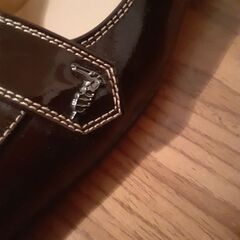 【TRUSSARDI】エナメルローファー 23cmの画像