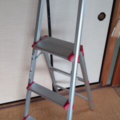 ハンドル付３段踏台
