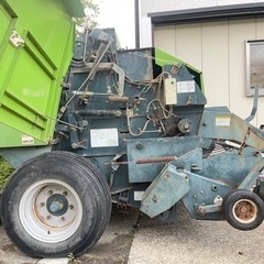 岩手県北上市発　スター農機 中型 ロールベーラー TRB0920WT リモコン・ジョイント付き 牧草 畜産  梱包の画像