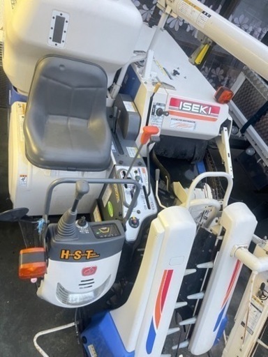 岩手県北上市発　イセキ　コンバイン　ビバHYB212G  中古　農機具 2条刈
