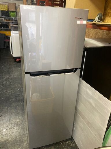 ☆中古￥15,800！Hisense　227㍑2ドア冷蔵庫　家電　2018年製　幅55㎝ｘ奥行61㎝ｘ高さ156㎝　HR-B2301型　【BF172】