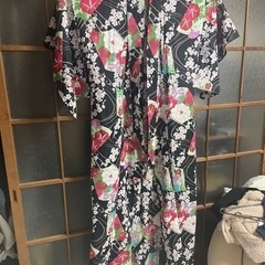浴衣　黒地に牡丹、梅、なでしこ、朝顔