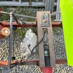 クボタのばらまき機とヤンマーの播種覆土機の画像