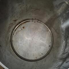 直ぐに取りに来れる方　ステンレス　寸胴　高さ45センチ　直径45センチ前後　サビキズ汚れありの画像