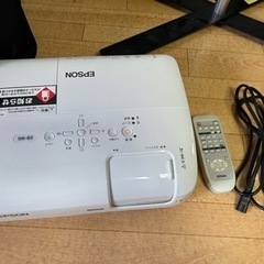 一時値下！ビジネス用エプソンプロジェクター、スクリーン、スタンド付属の画像
