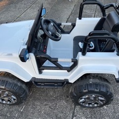 お取引中となりました。半額になりました❗️ラジコンカー　大型の画像