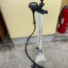 自転車空気入れ
