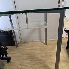 ガラステーブルの画像