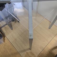 ガラステーブルの画像