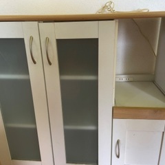 キッチンキャビネット。電子レンジスタンド。