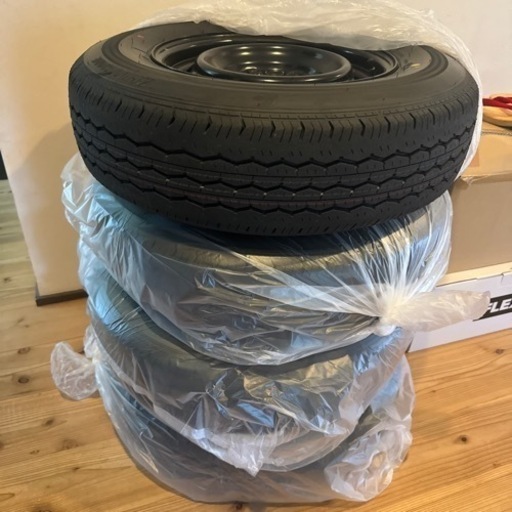 車のパーツ タイヤ、ホイール