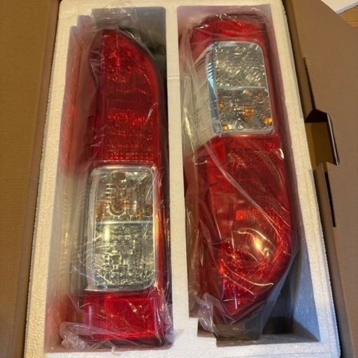 ⭐︎8型新車外し⭐︎
ハイエーステールランプ