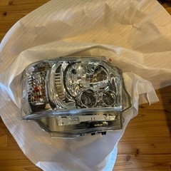 ⭐︎8型新車外し⭐︎LED ハイエースヘッドライト