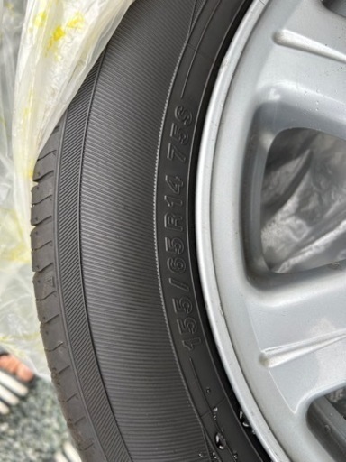 車のパーツ タイヤ、ホイール
