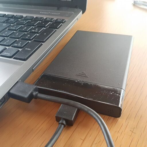 【お取引中です】外付けハードディスク　750GB　（ケース新品）　㉟